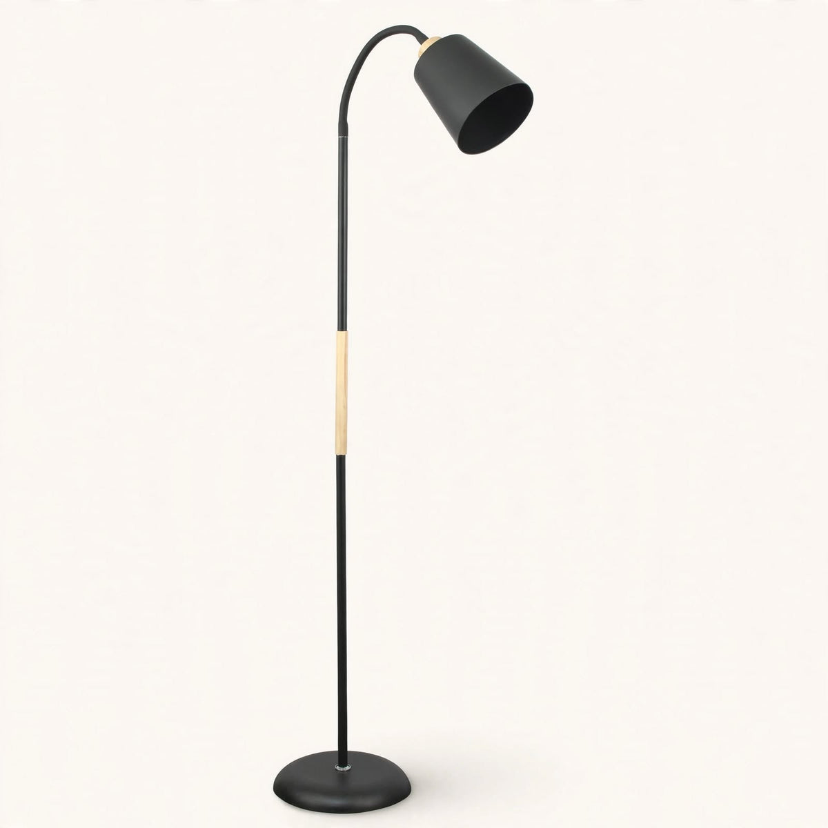 Lámpara de Pie SKEN — Metal y Madera, Brazo Orientable, 150 cm