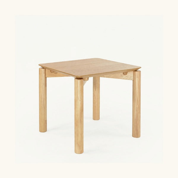 Mesa Auxiliar FURA — Tablero MDF y Patas de Hevea, 50x50 cm