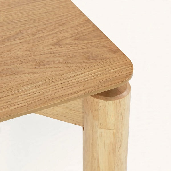 Mesa Auxiliar FURA — Tablero MDF y Patas de Hevea, 50x50 cm